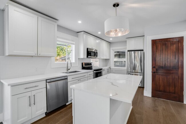 Foto del edificio - NEWLY REMODELED 3 Bed, 1 Bath Rental Home ...