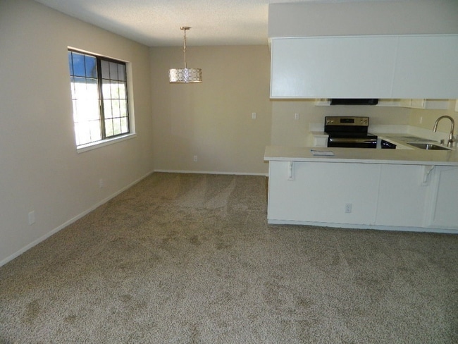 Building Photo - 4340 Sanderling Cir