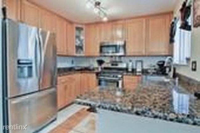 Building Photo - 3 br, 1.5 bath Townhome - 602 Cedargate Lane