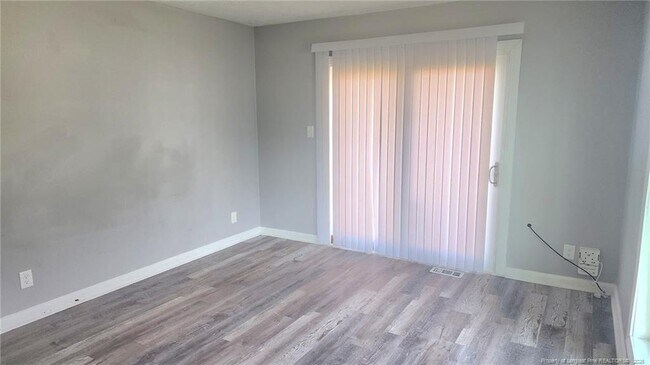 Foto del edificio - 111 Eulon Loop