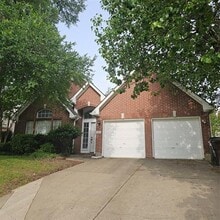 Building Photo - 2817 Oleander Dr