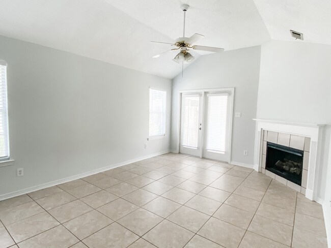 Foto del edificio - 405 Belle Chase Ct S