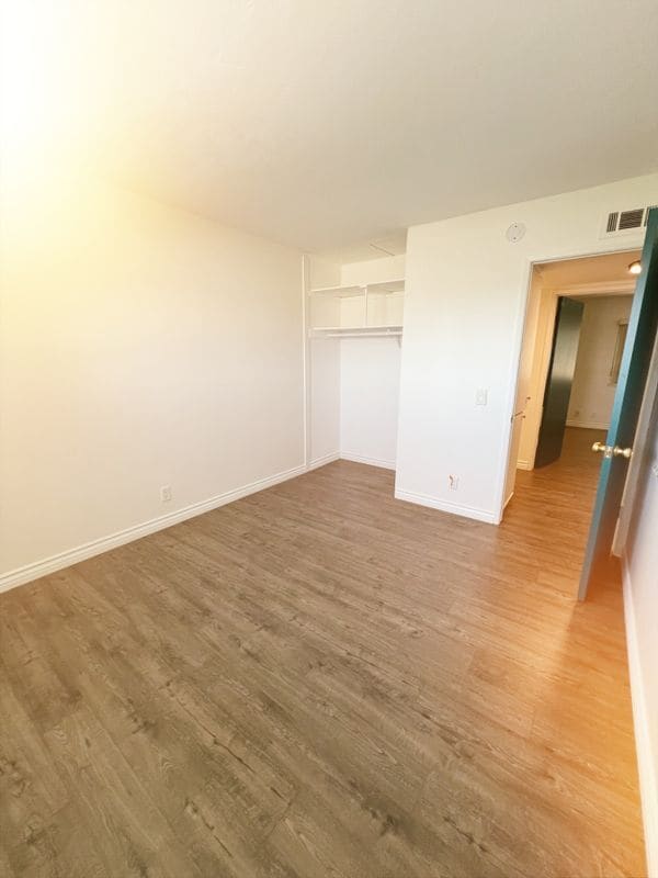 Building Photo - 4714 Larwin Ave