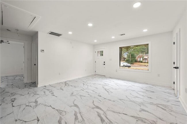 Building Photo - 641 Hamilton E Holmes Dr NW