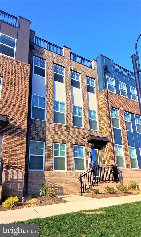 Building Photo - 1122 Vermeer Ave