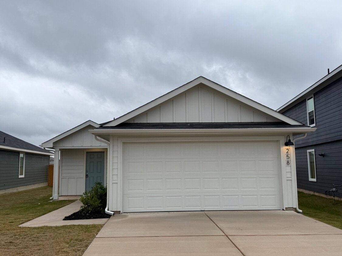 Building Photo - 258 Bull Lake Cir