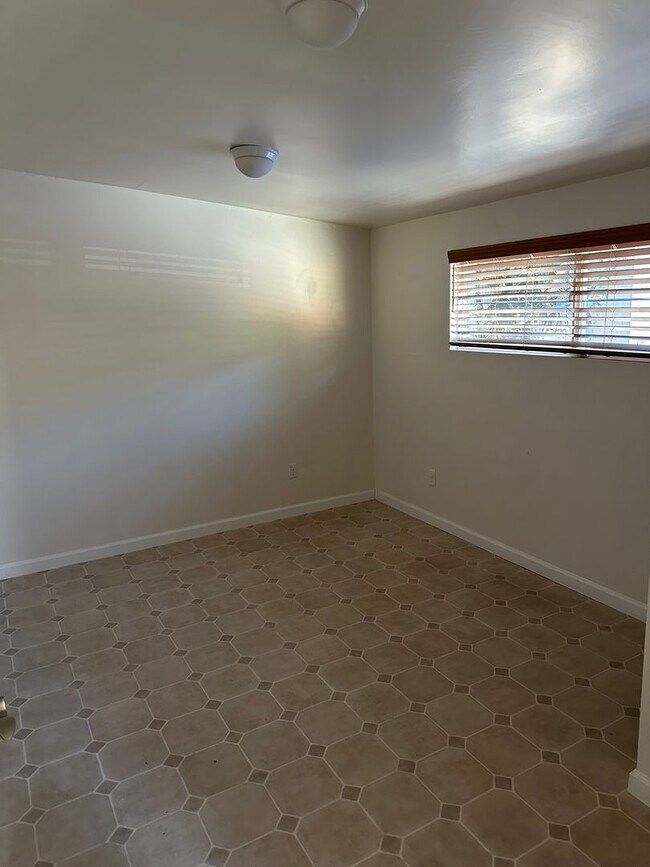 Foto del edificio - Well cared for home with bonus room