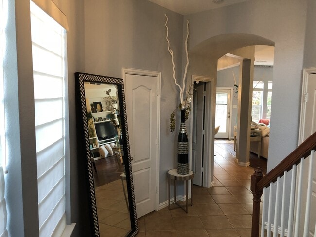 Building Photo - Beautiful Townhouse in Irving