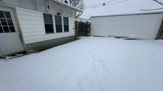 Foto del edificio - House with Garage for Rent 2 BR/ 2BA in Peoria 61604