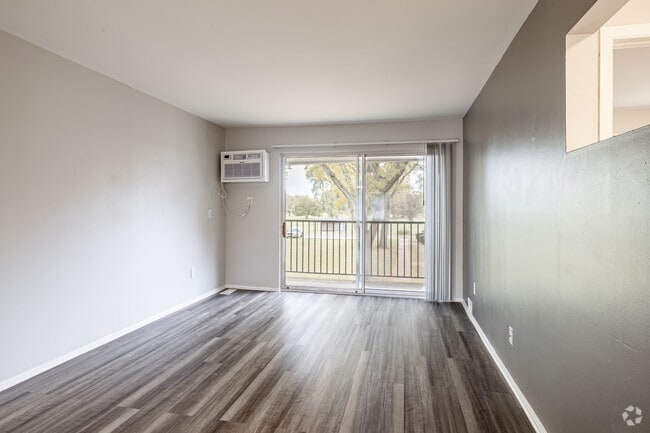 2BR, 1BA - 896SF - Living Room - Golfview Apartments