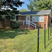 Building Photo - 2835 Shrum St