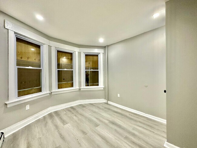 Foto del edificio - 869 Lyons Ave
