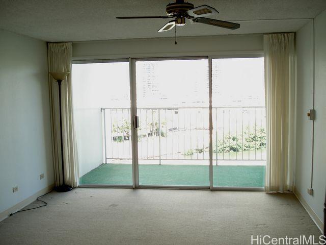 Building Photo - 2211 Ala Wai Blvd