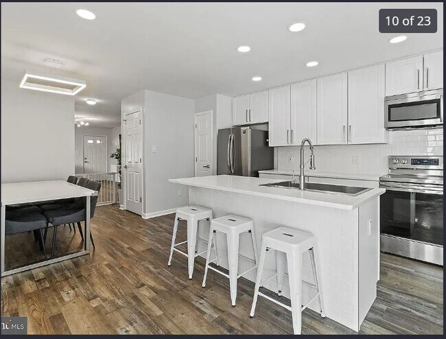 Foto del edificio - 232 Parker Ave