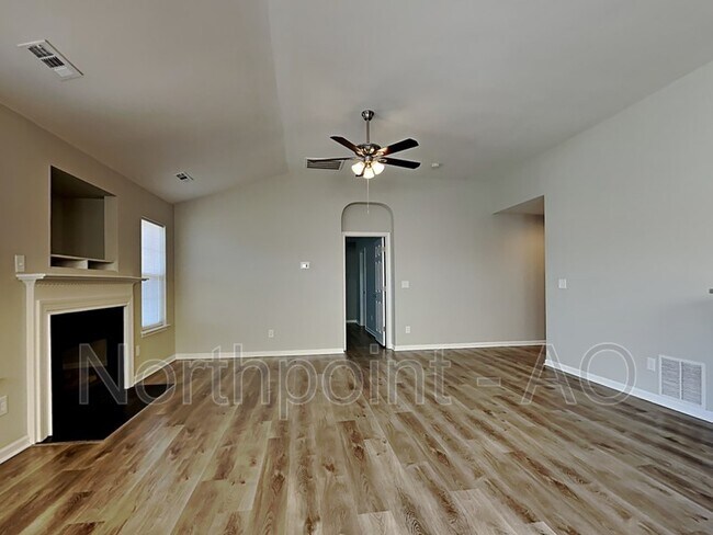 Building Photo - 4406 Wolf Run Dr