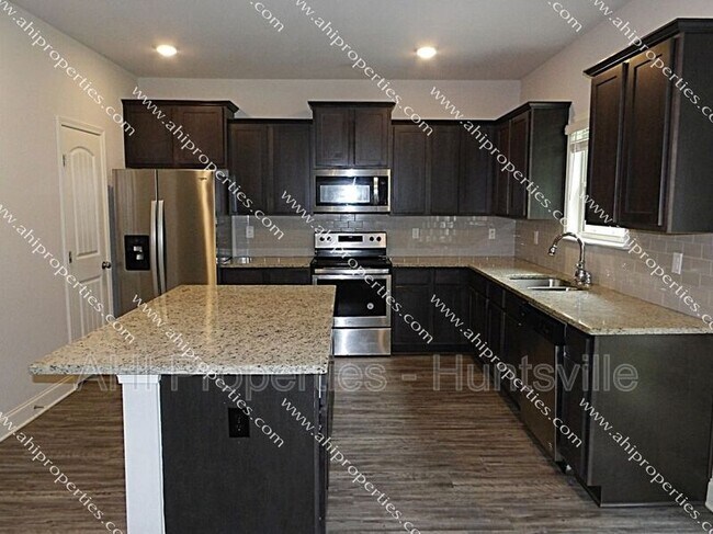 Foto del edificio - 7208 Dorchester Dr SE