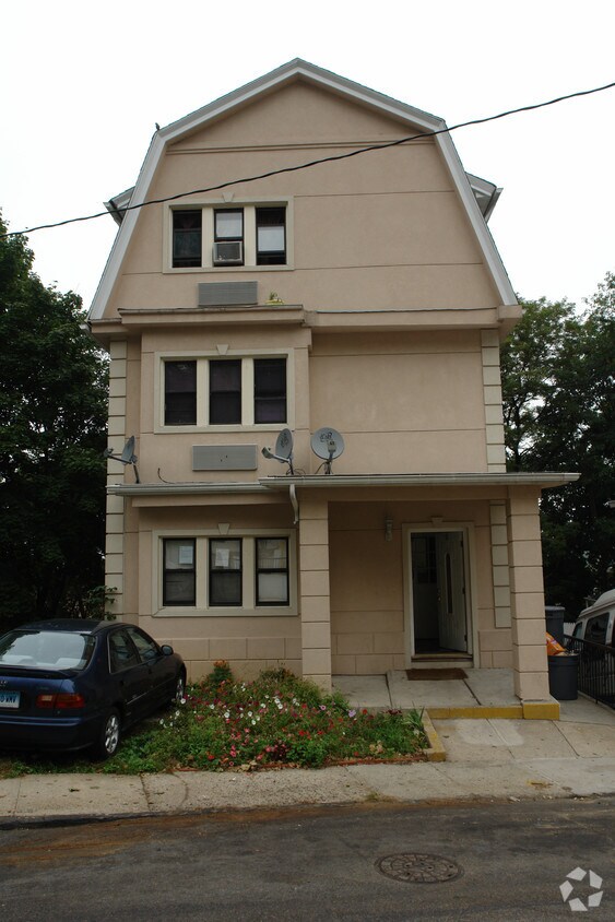 Primary Photo - 10 Landscape Ave