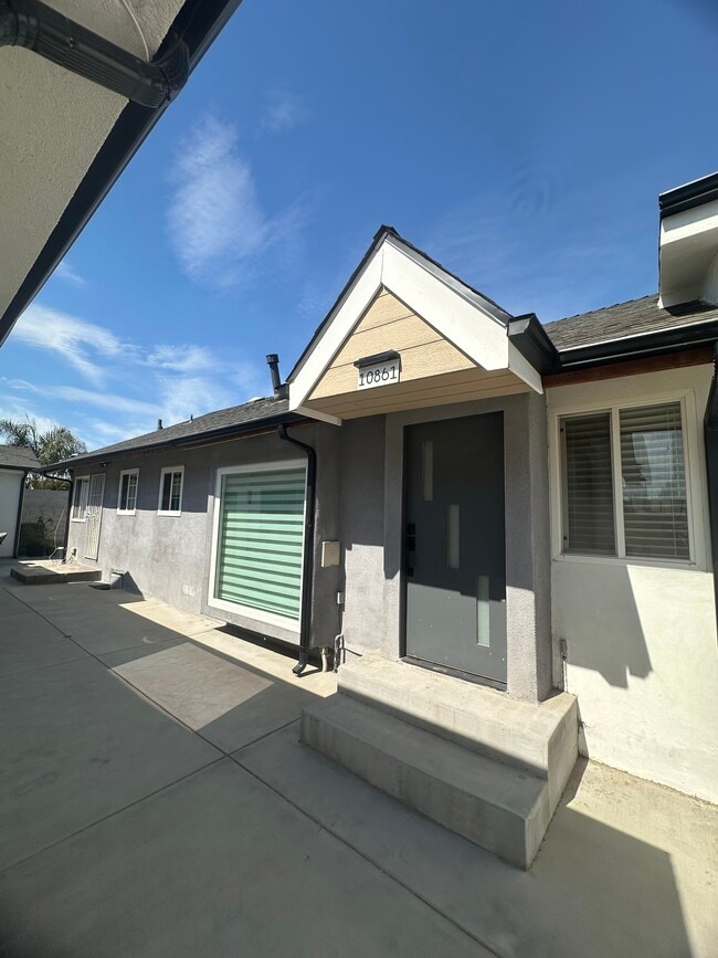 Foto del edificio - 10861 Nettleton St