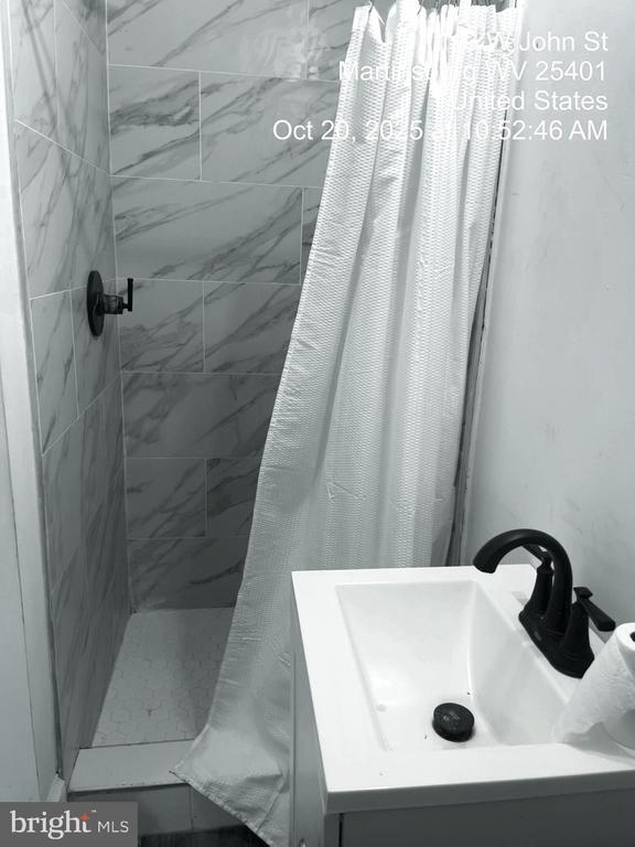 Foto del edificio - 113 W John St