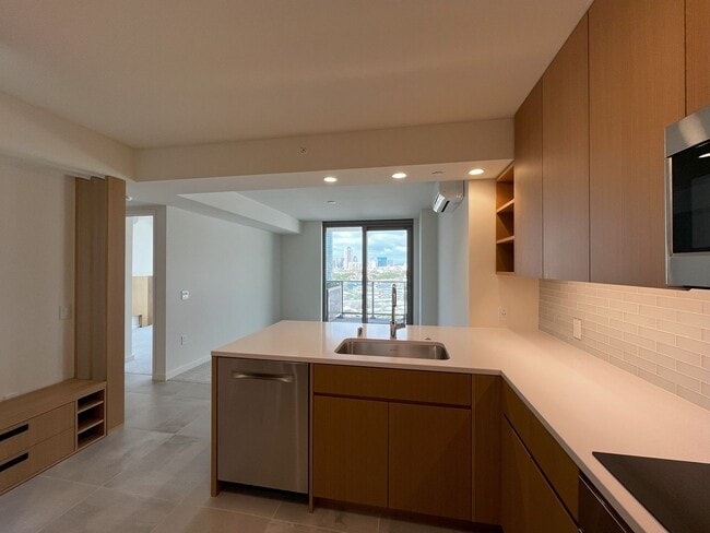 Foto del edificio - SKY ALA MOANA ONE BEDROOM AVAILABLE NOW