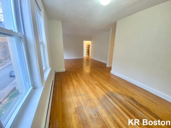 Building Photo - 320 Tappan St
