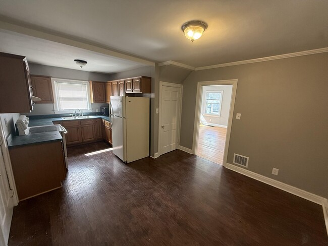 Building Photo - 1107 Highland Park Dr