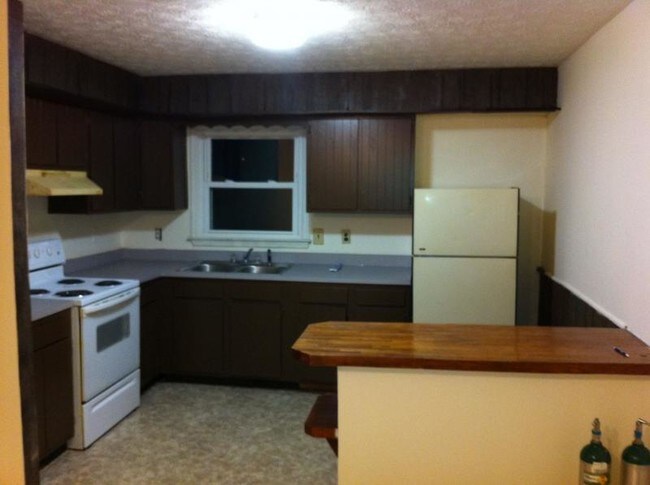 Building Photo - 102 Woodlawn Ct