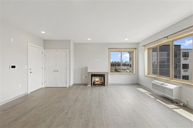 Building Photo - 576 56th St