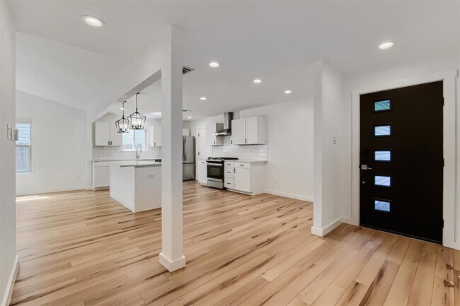 Building Photo - 2608 Piping Rock Trail