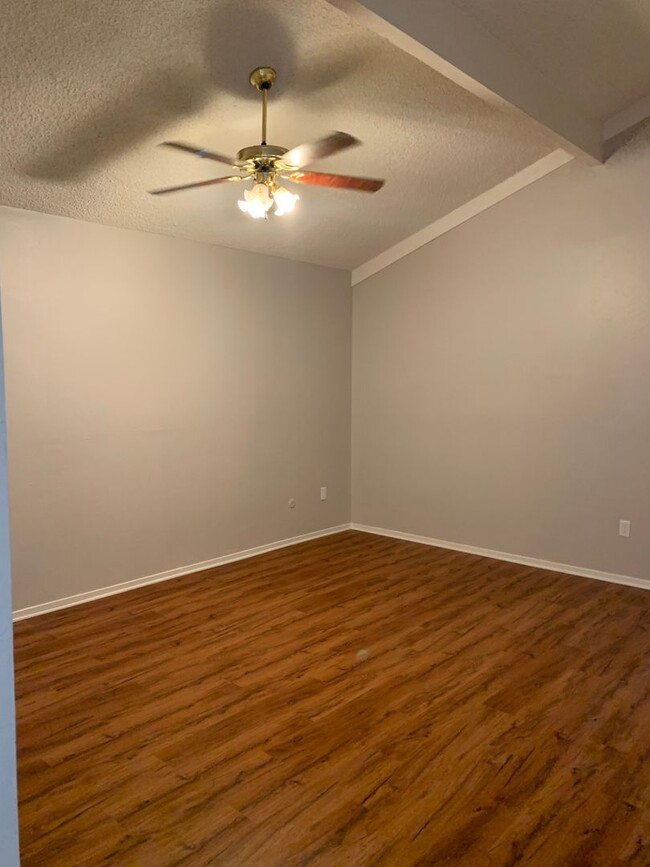 Building Photo - 7513 Quailwood Dr
