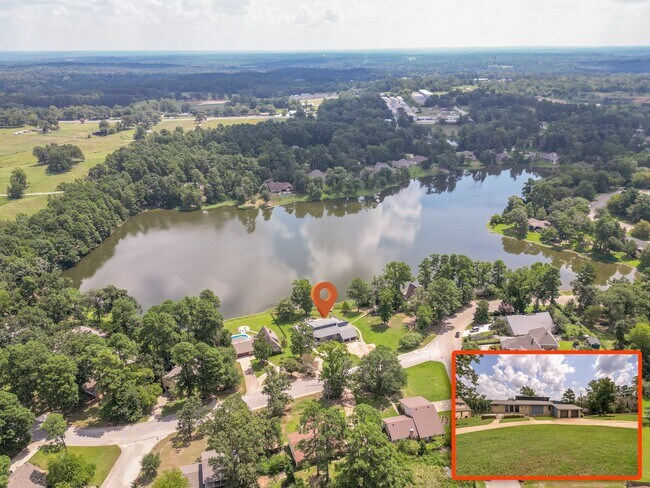 Building Photo - 830 Forest Lake W