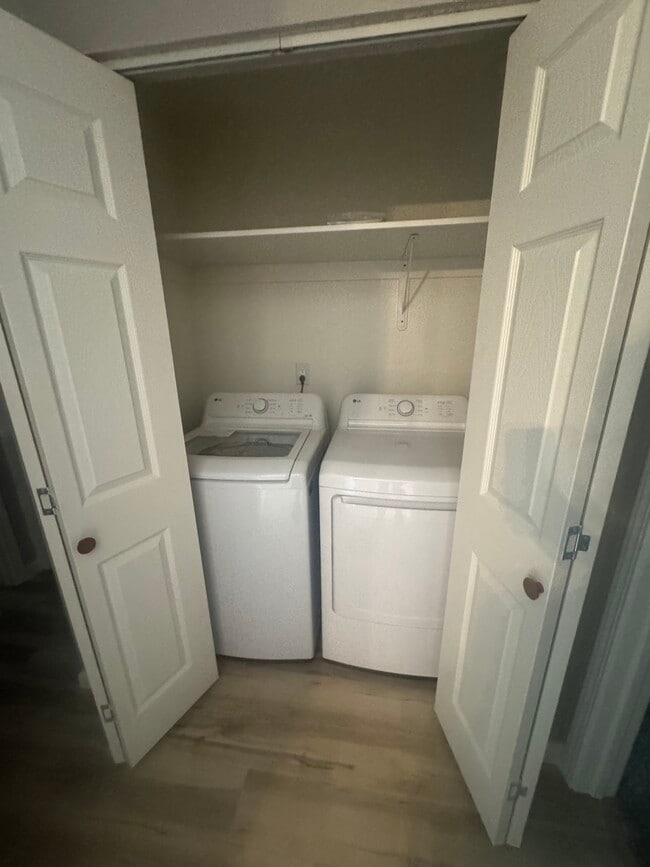 Building Photo - Glen Even