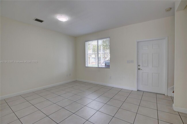 Foto del edificio - 7341 NW 174th Terrace
