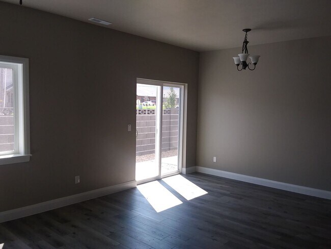 Foto del edificio - Newer town home living in the heart of Cedar City!