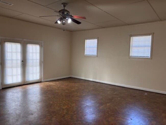 Foto del edificio - 5650 Brentwood Dr