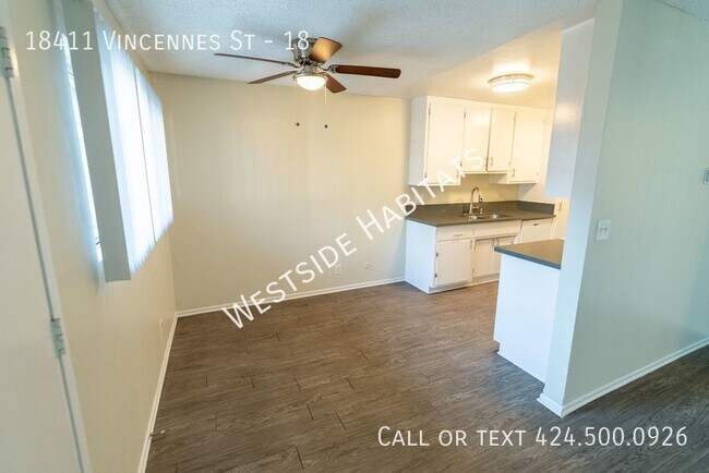 Foto del edificio - 18411 Vincennes - Gorgeous, fully renovate...