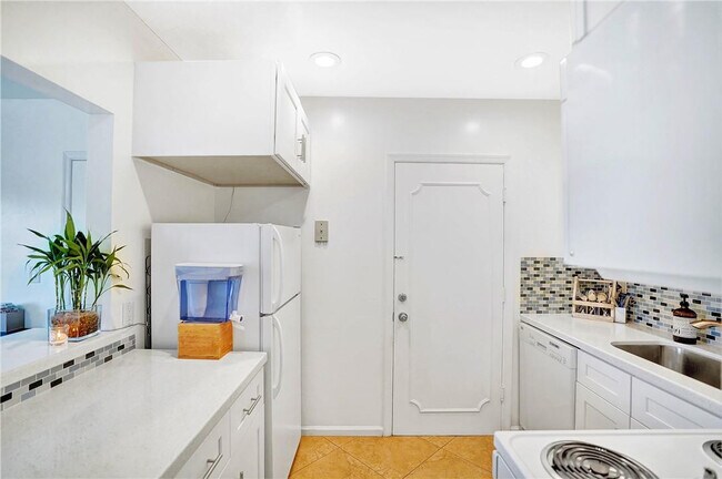 Foto del edificio - 5700 NE 22nd Way