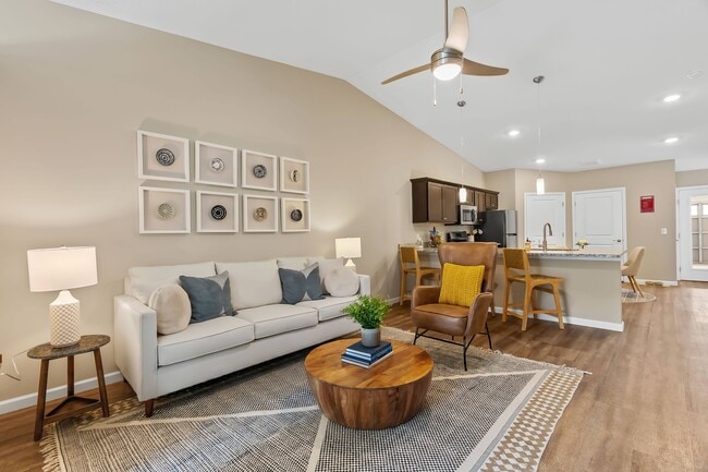 Building Photo - Redwood Groveport