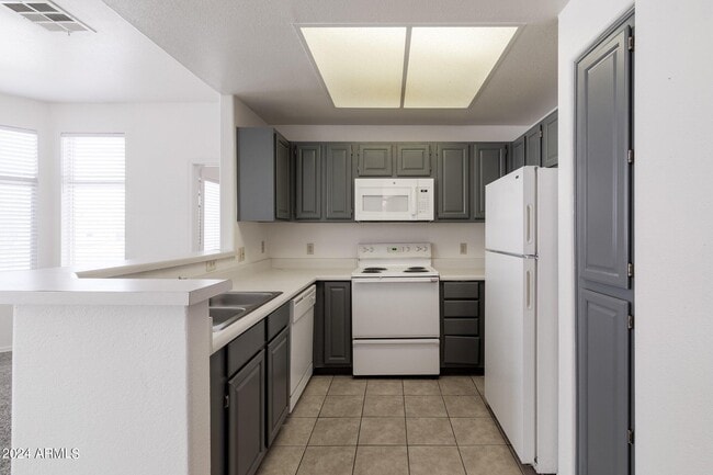 Building Photo - 11375 E Sahuaro Dr