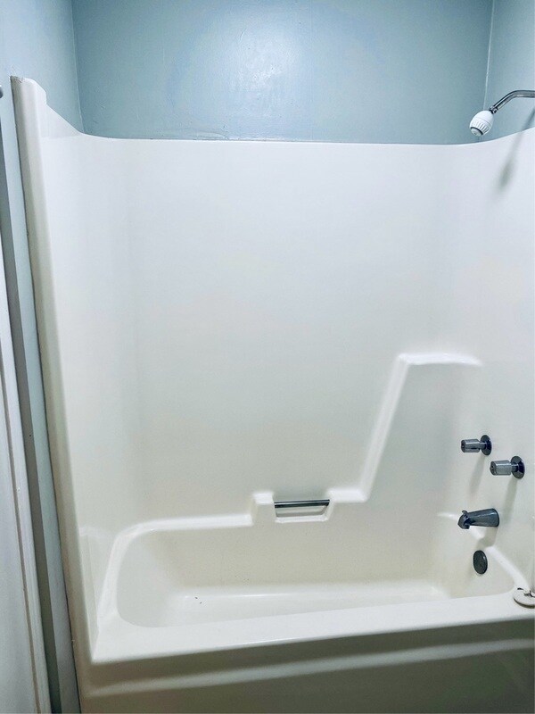 Building Photo - 200 Autumn Dr