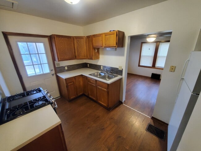 Building Photo - 2BR 1BA Duplex in Minneapolis