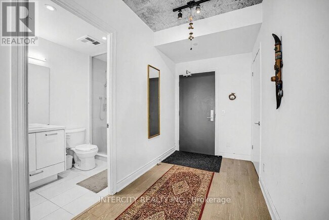 Building Photo - 608 Richmond St W