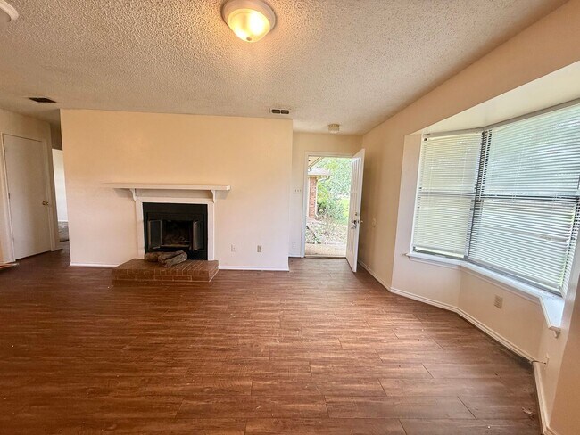 Foto del edificio - 2-bed/1-bath in Flint!