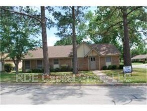 Building Photo - 7250 Vanessa Dr
