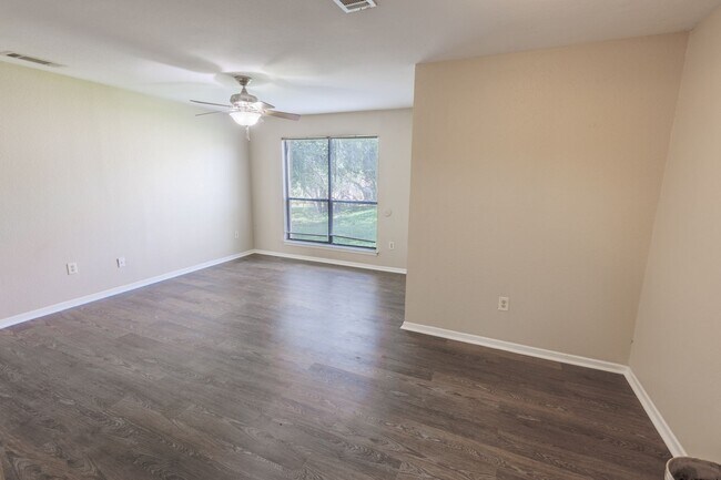 Foto del edificio - 229 Craddock Ave