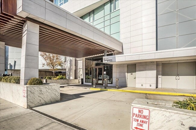 Foto del edificio - 133-27 39th Ave