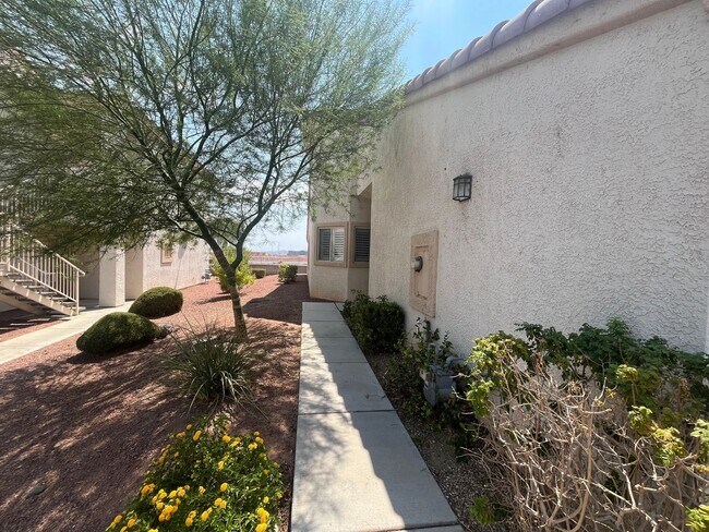 Foto del edificio - Sunny 2-Bed, 2-Bath in gated community!