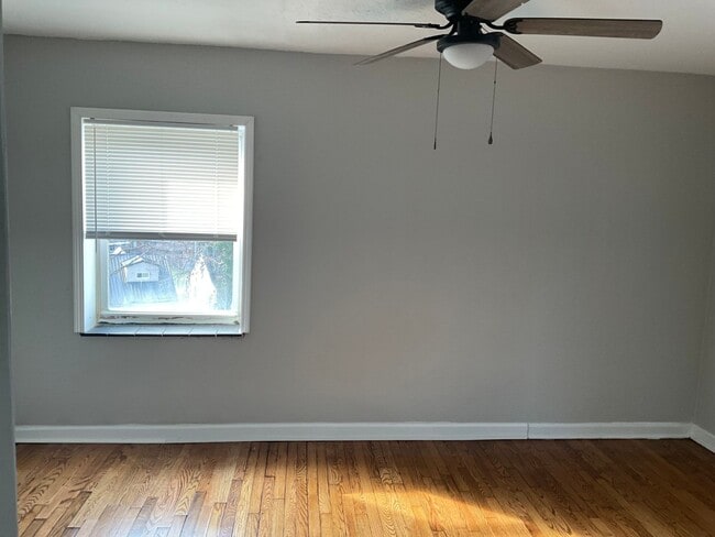 Building Photo - 228 Sutherland Dr