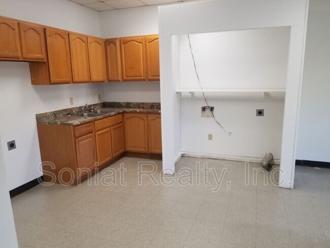 Foto del edificio - 355 Iris Ave