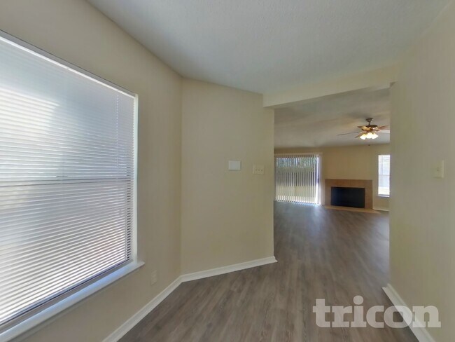 Foto del edificio - 10526 Kinderhook Dr